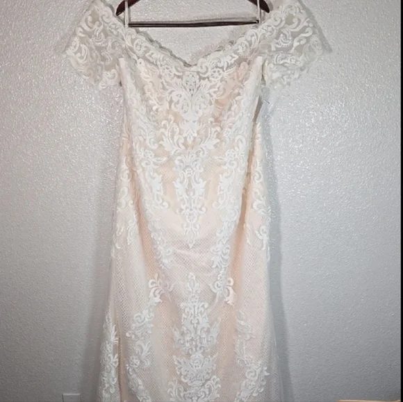 Galina Elegant Lace Off-Shoulder Wedding Dress Size 24W - Picture 13 of 13